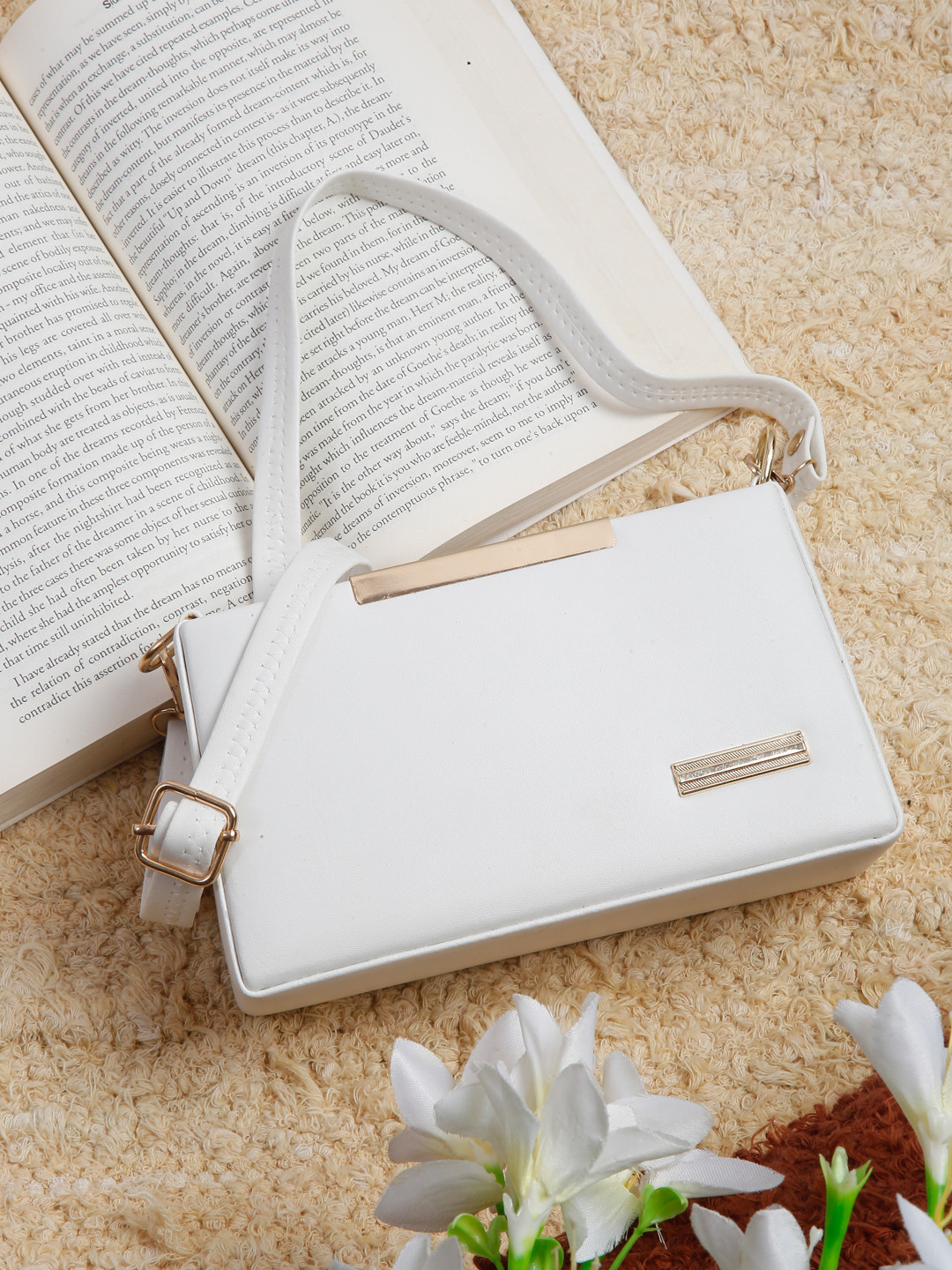 

Apsis Structured Handheld Bag, White