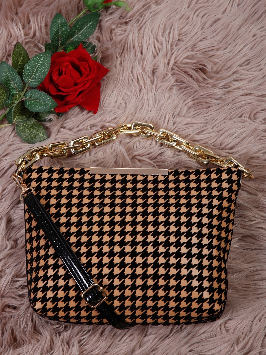 

Apsis Structured Handheld Bag with Quilted, Brown