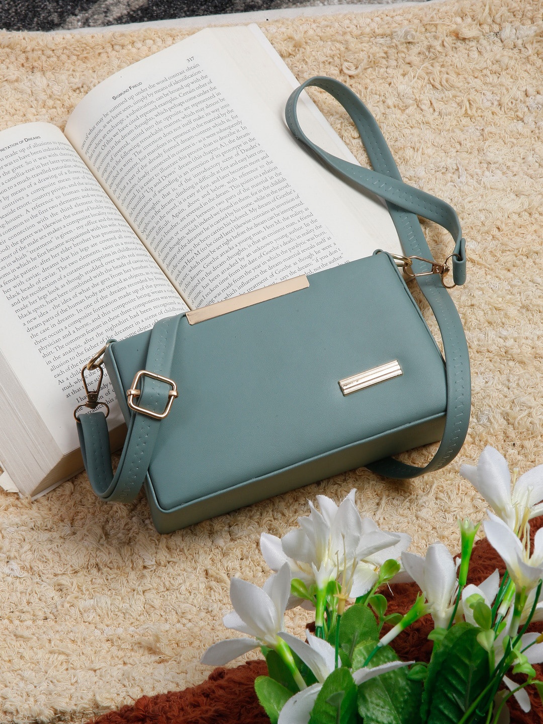 

Apsis Structured Sling Bag, Green