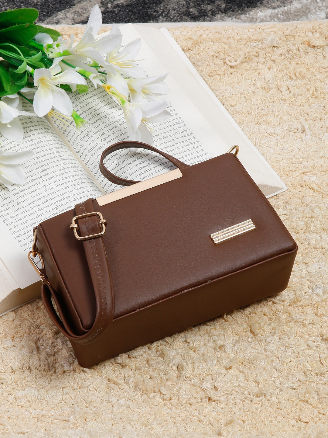 

Apsis Structured Sling Bag, Coffee brown