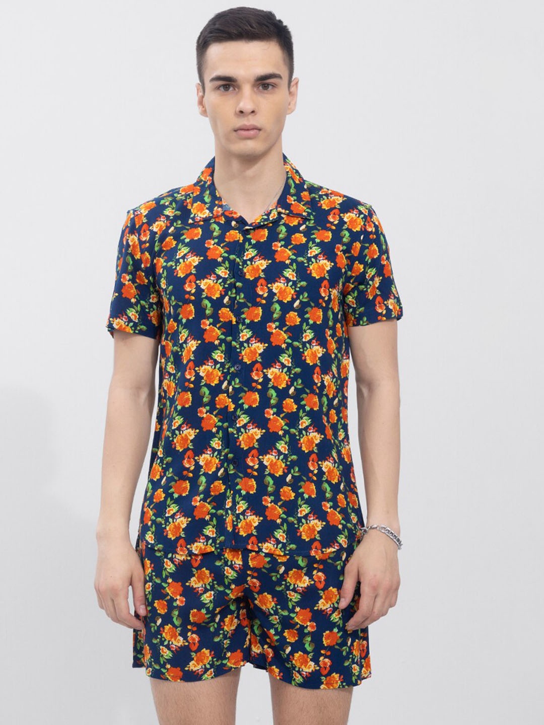 

Snitch Men Floral Printed Shirt With Shorts, Blue