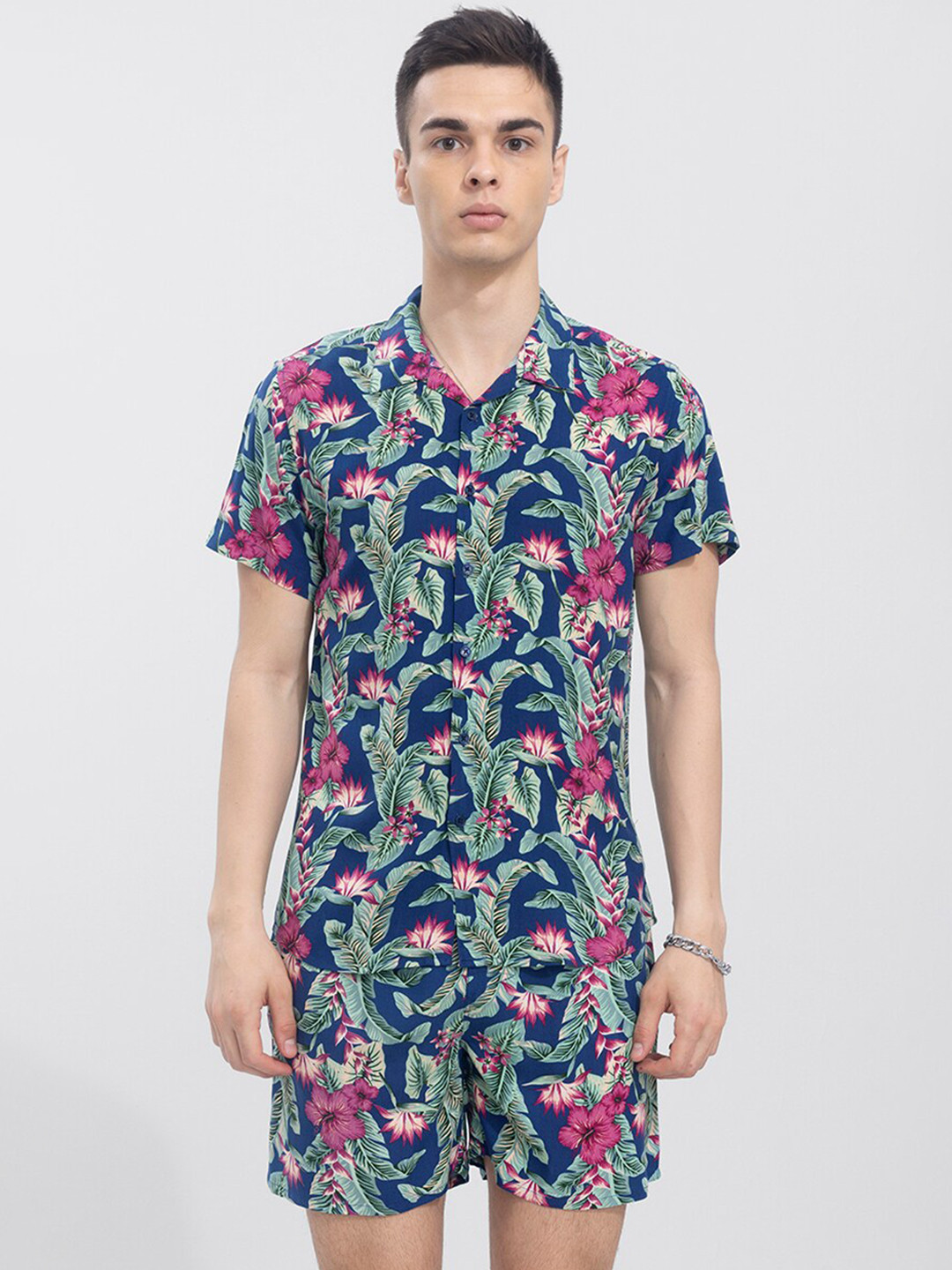 

Snitch Men Floral Printed Shirt With Shorts, Blue