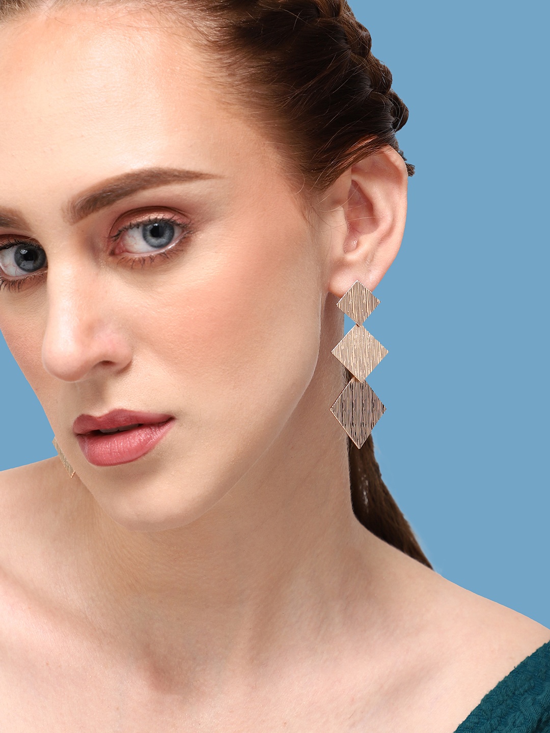 

SOHI Gold-Toned Geometric Textured Drop Earrings