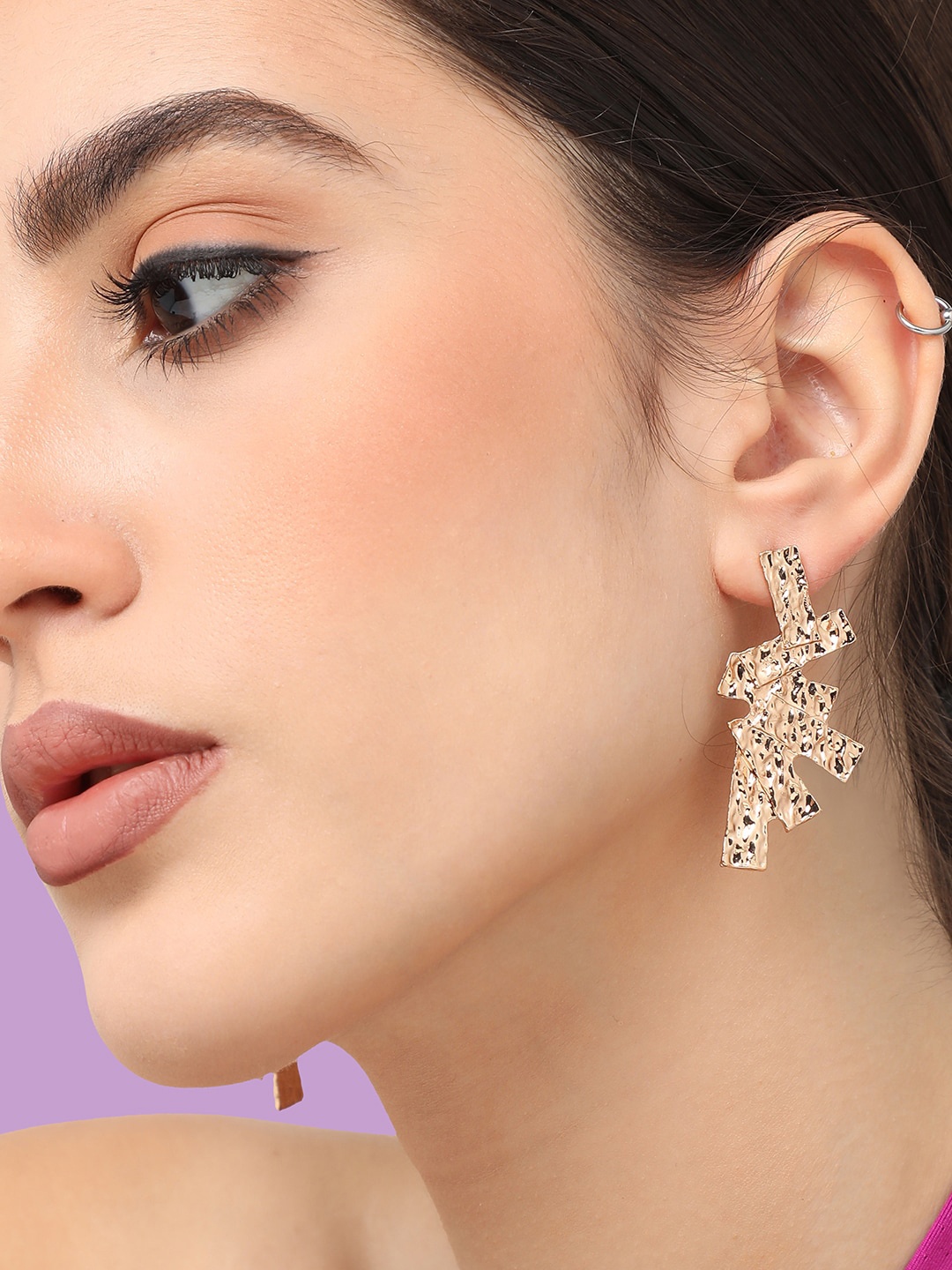 

SOHI Gold-Plated Textured Contemporary Drop Earrings