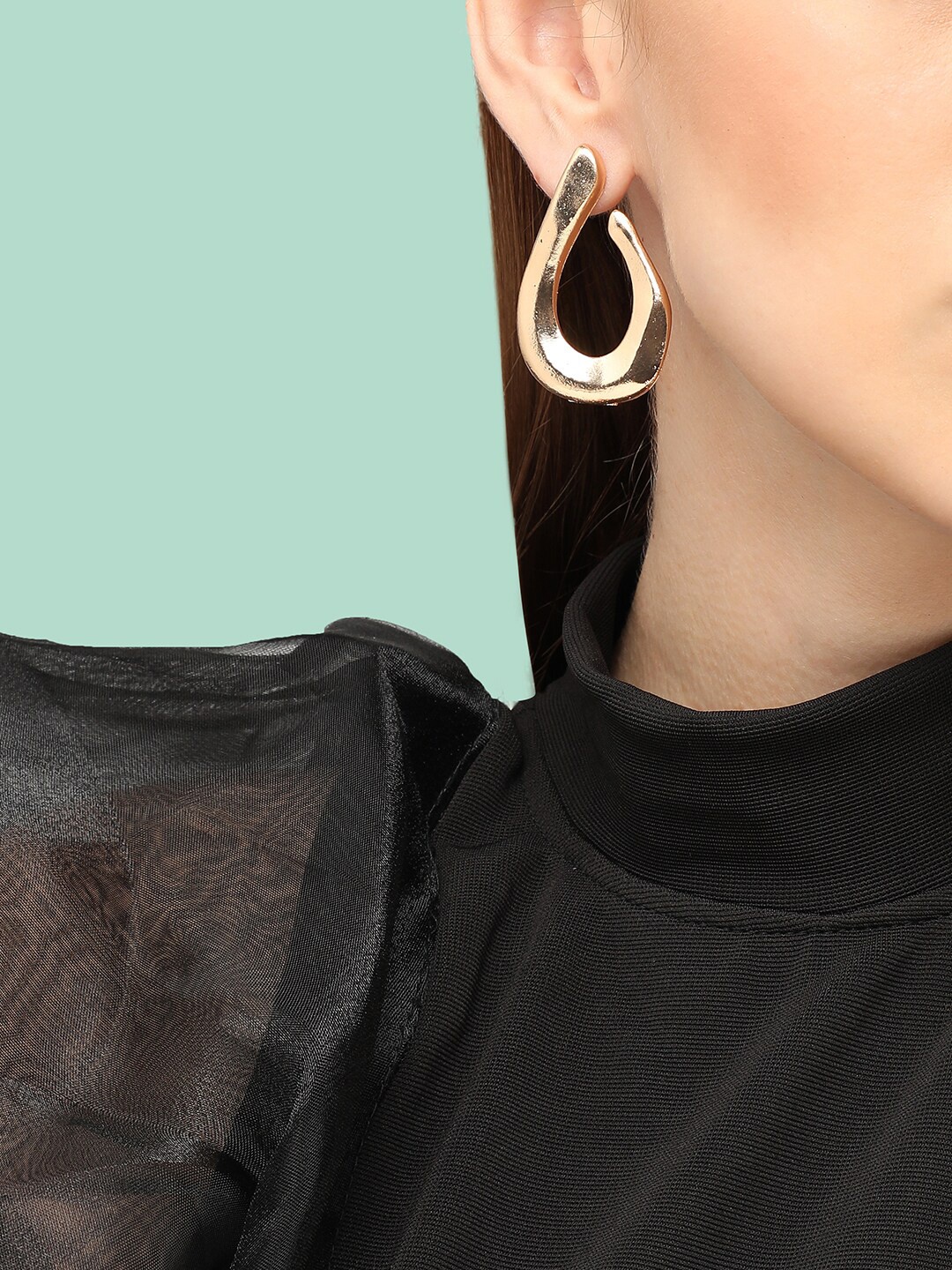 

SOHI Gold-Plated Contemporary Drop Earrings