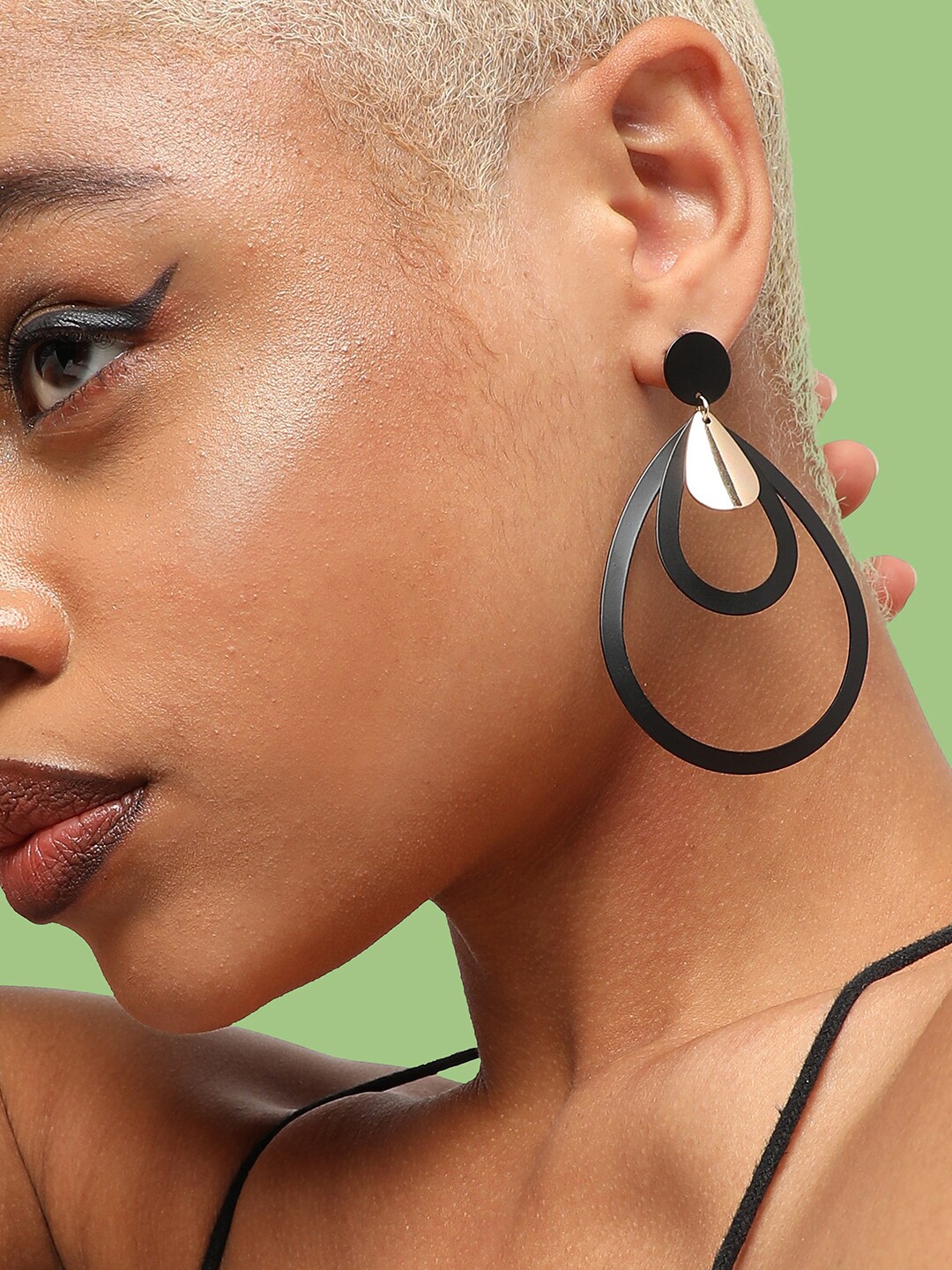 

SOHI Gold-Plated Contemporary Drop Earrings, Black