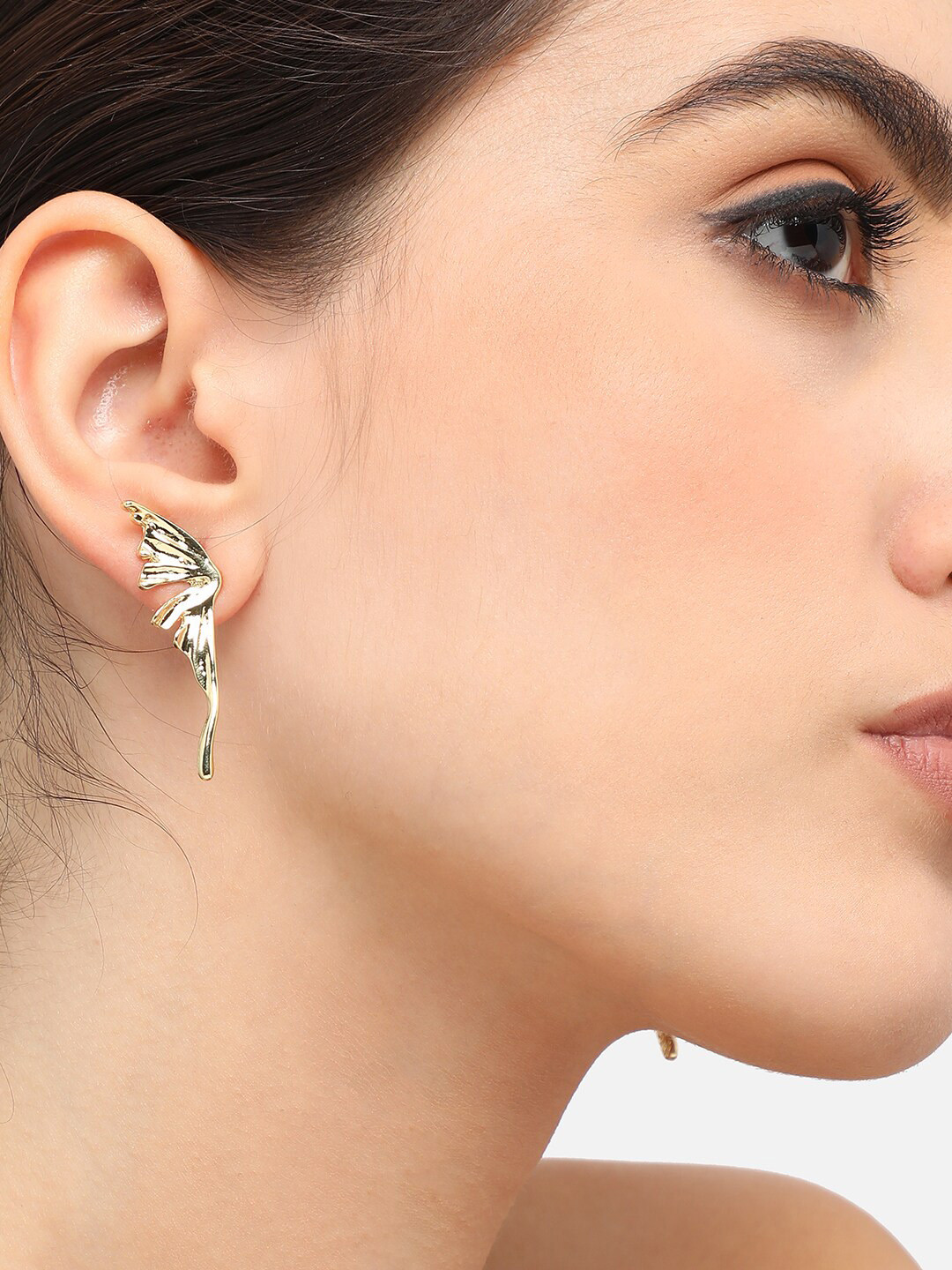 

SOHI Gold-Plated Contemporary Drop Earrings