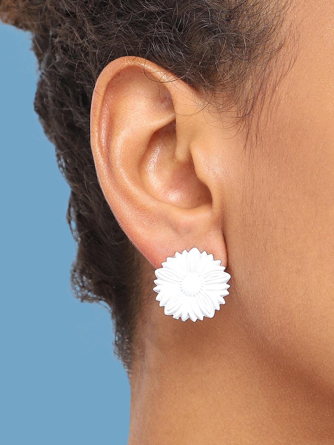 

SOHI Gold-Plated Contemporary Studs Earrings, White