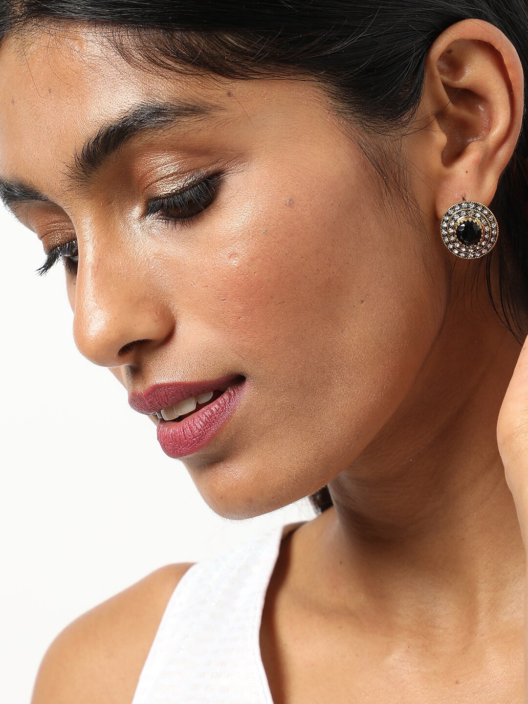 

SOHI Gold-Plated Circular Studs Earrings, Black