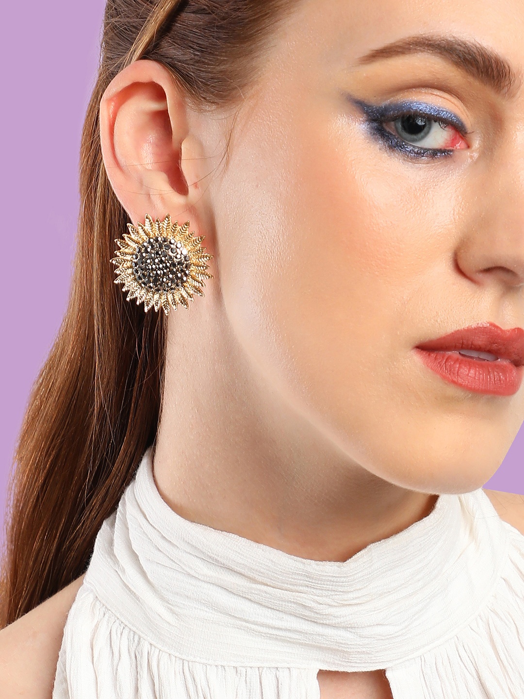 

SOHI Gold-Plated Floral Drop Earrings
