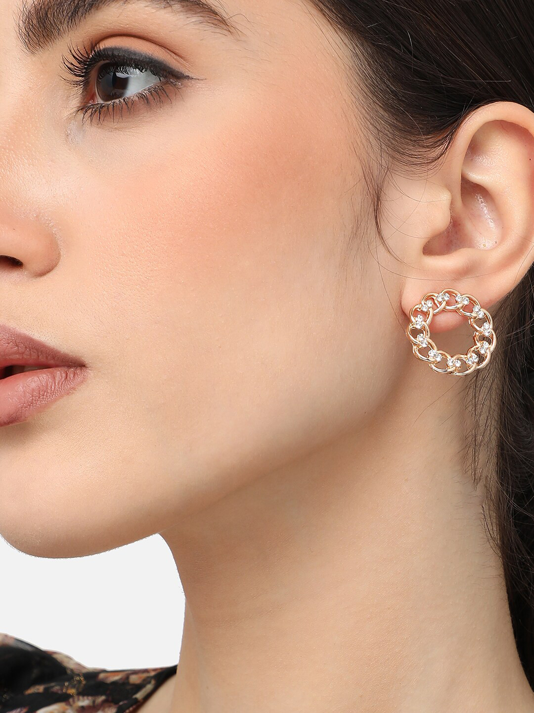 

SOHI Gold-Plated Contemporary Studs Earrings, White