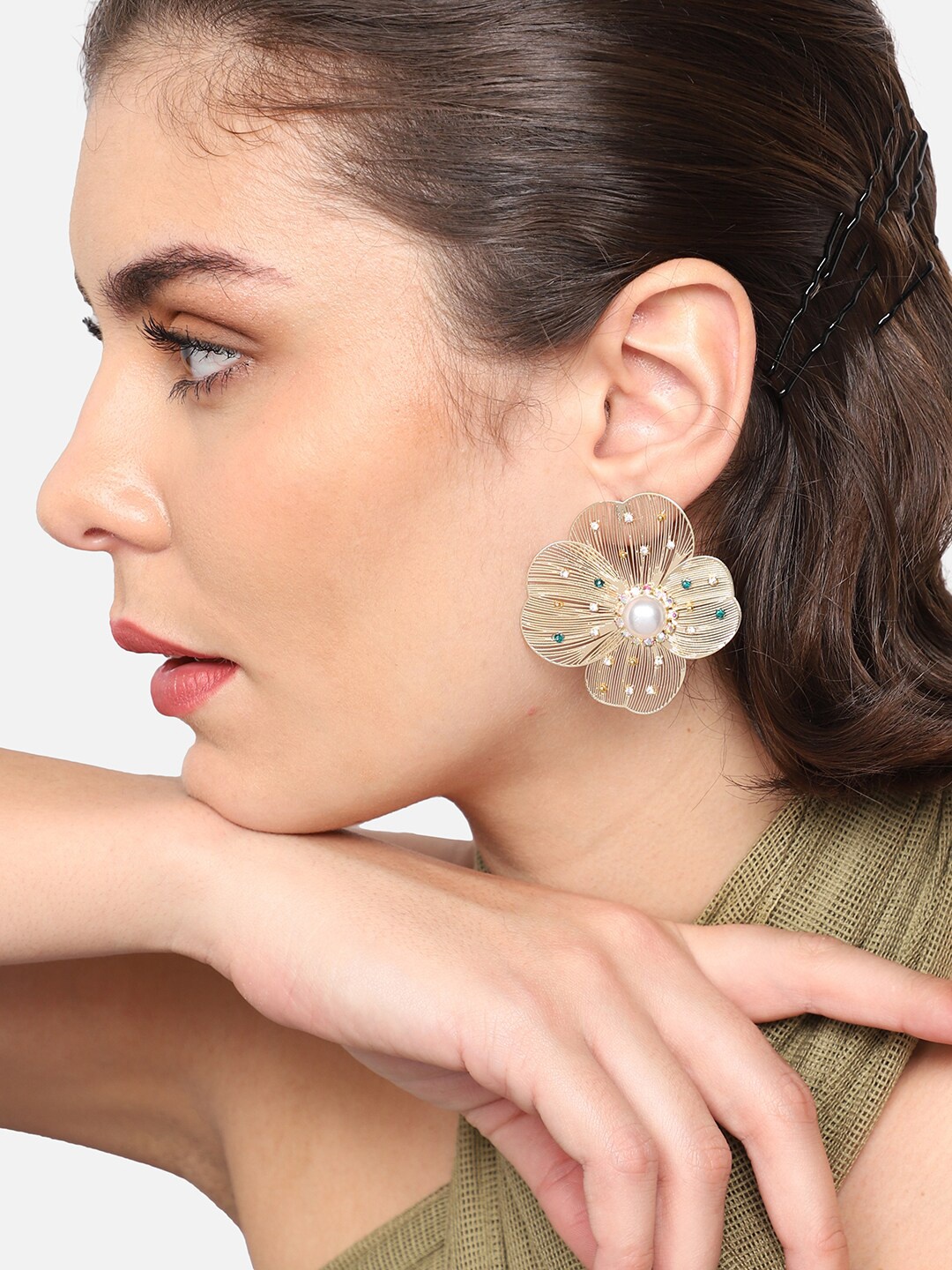 

SOHI Gold-Plated Floral Studs Earrings, White