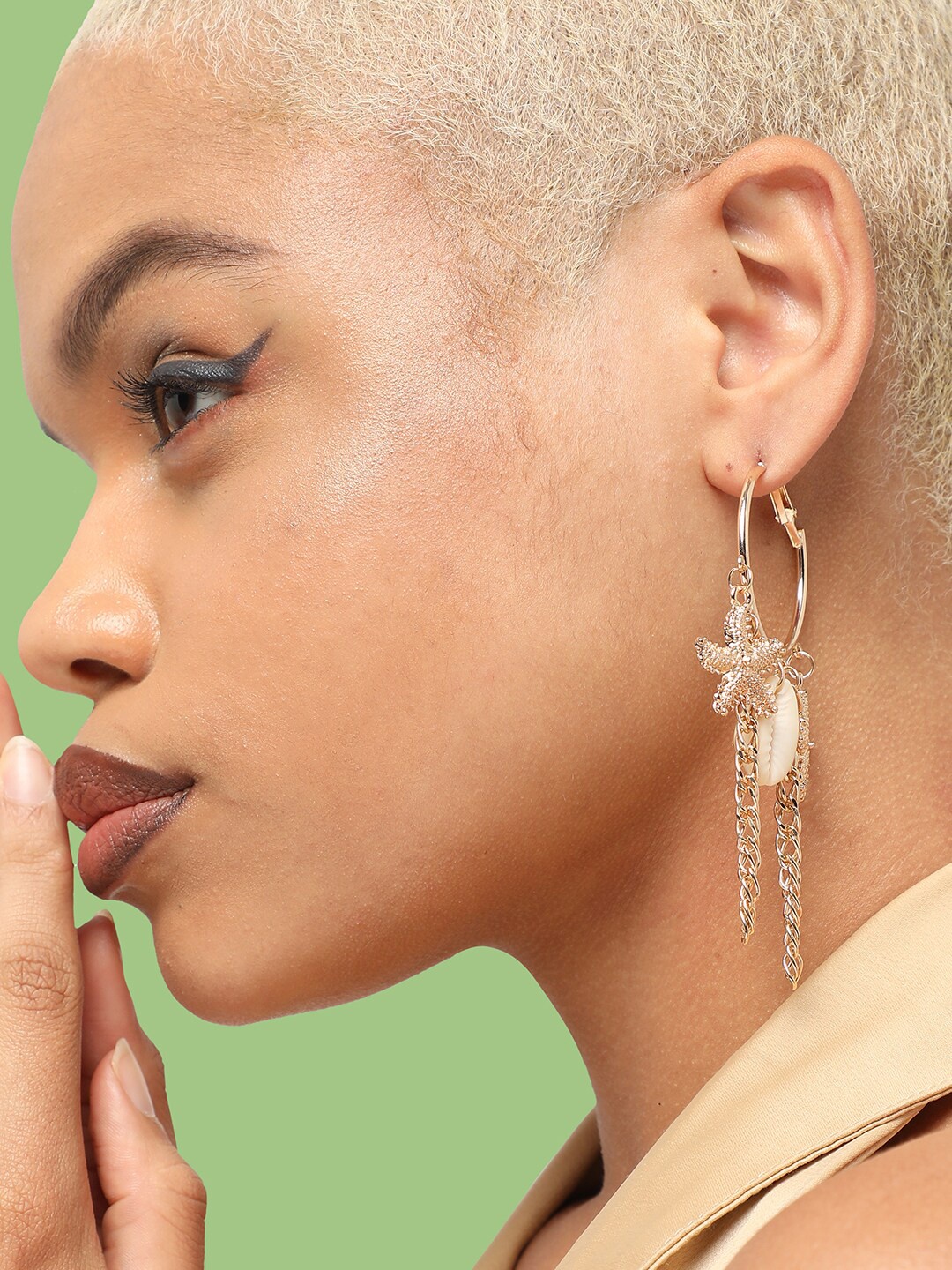 

SOHI Gold Plated Contemporary Hoop Earrings, Off white