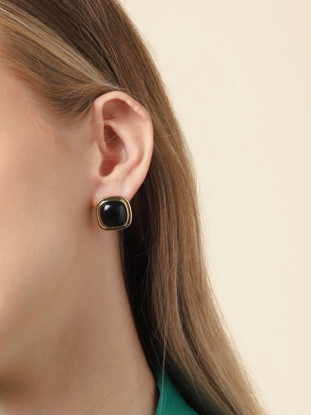 

SOHI Black Contemporary Drop Earrings