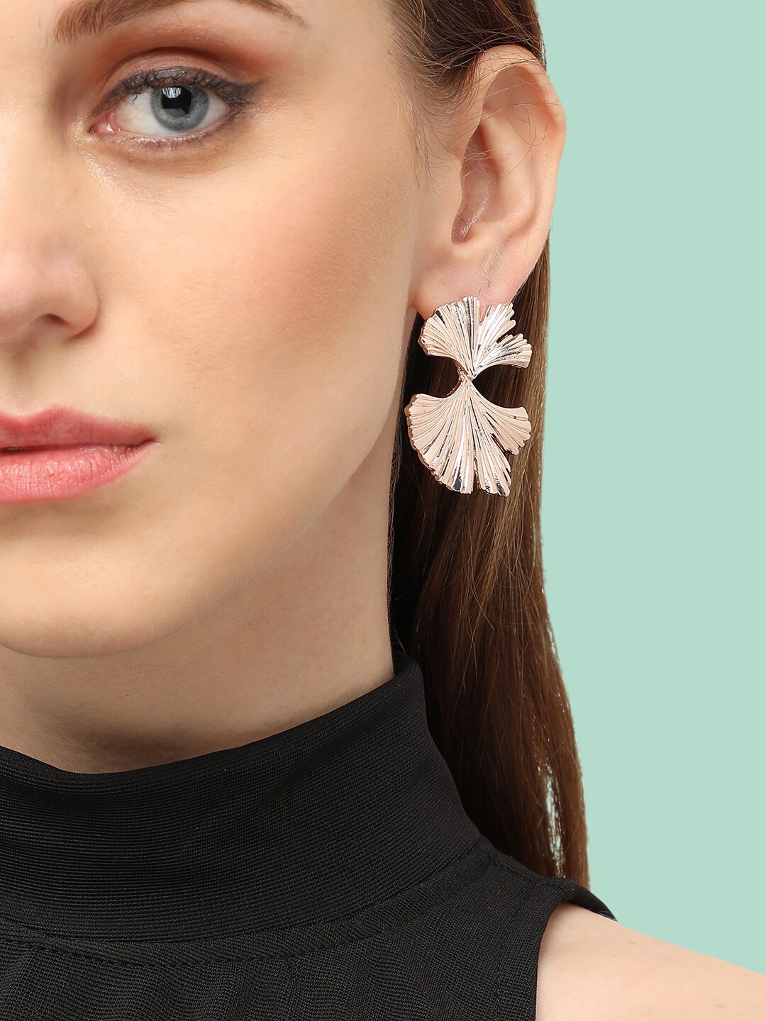 

SOHI Gold-Toned Contemporary Drop Earrings