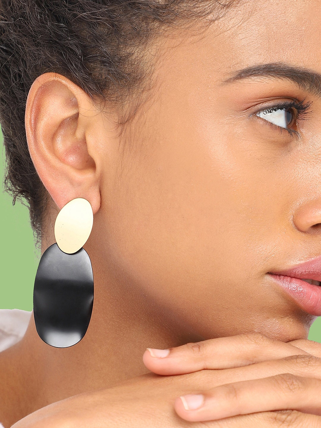 

SOHI Multicoloured Contemporary Studs Earrings, Multi