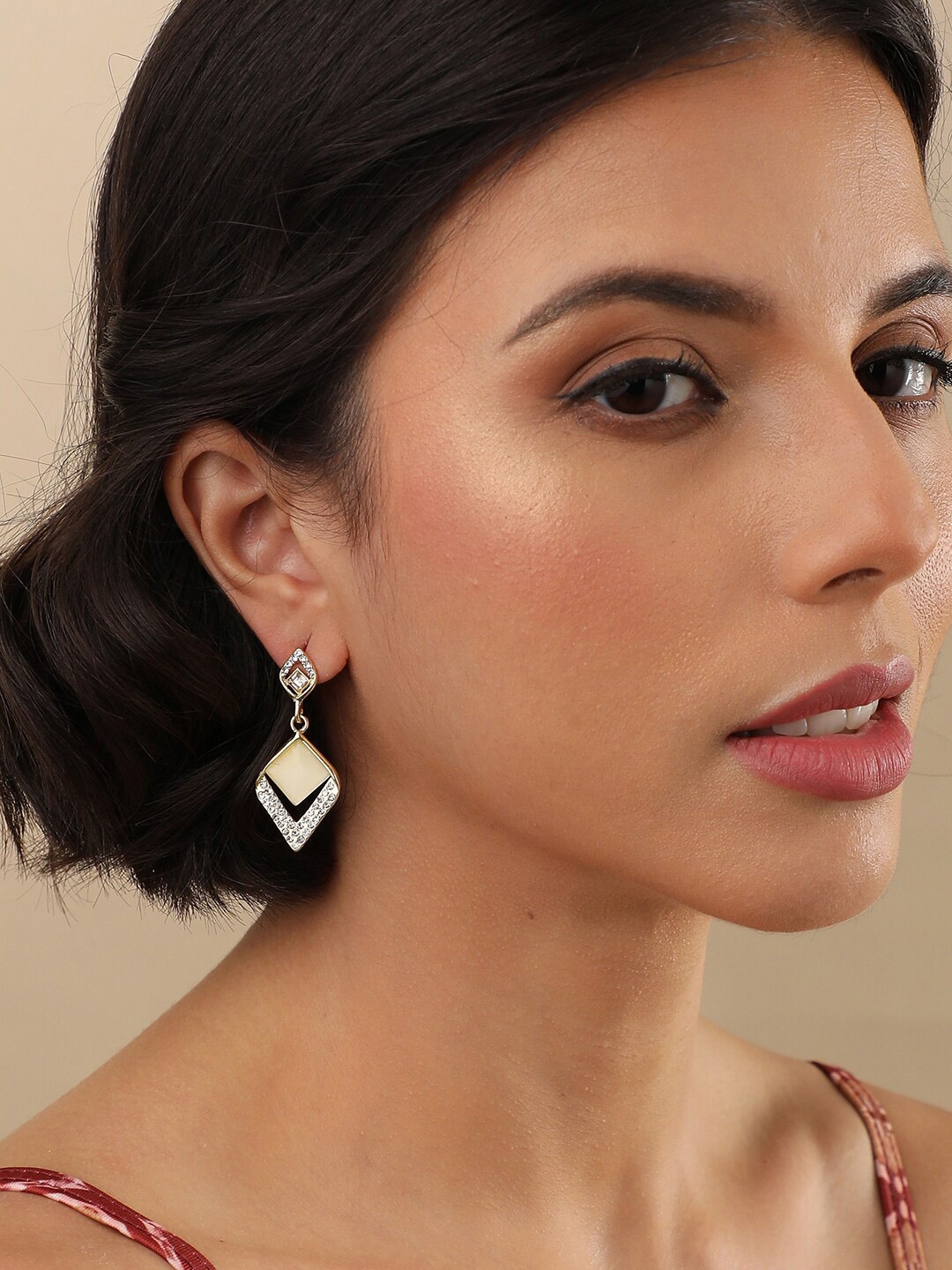 

SOHI Gold-Toned Contemporary Drop Earrings