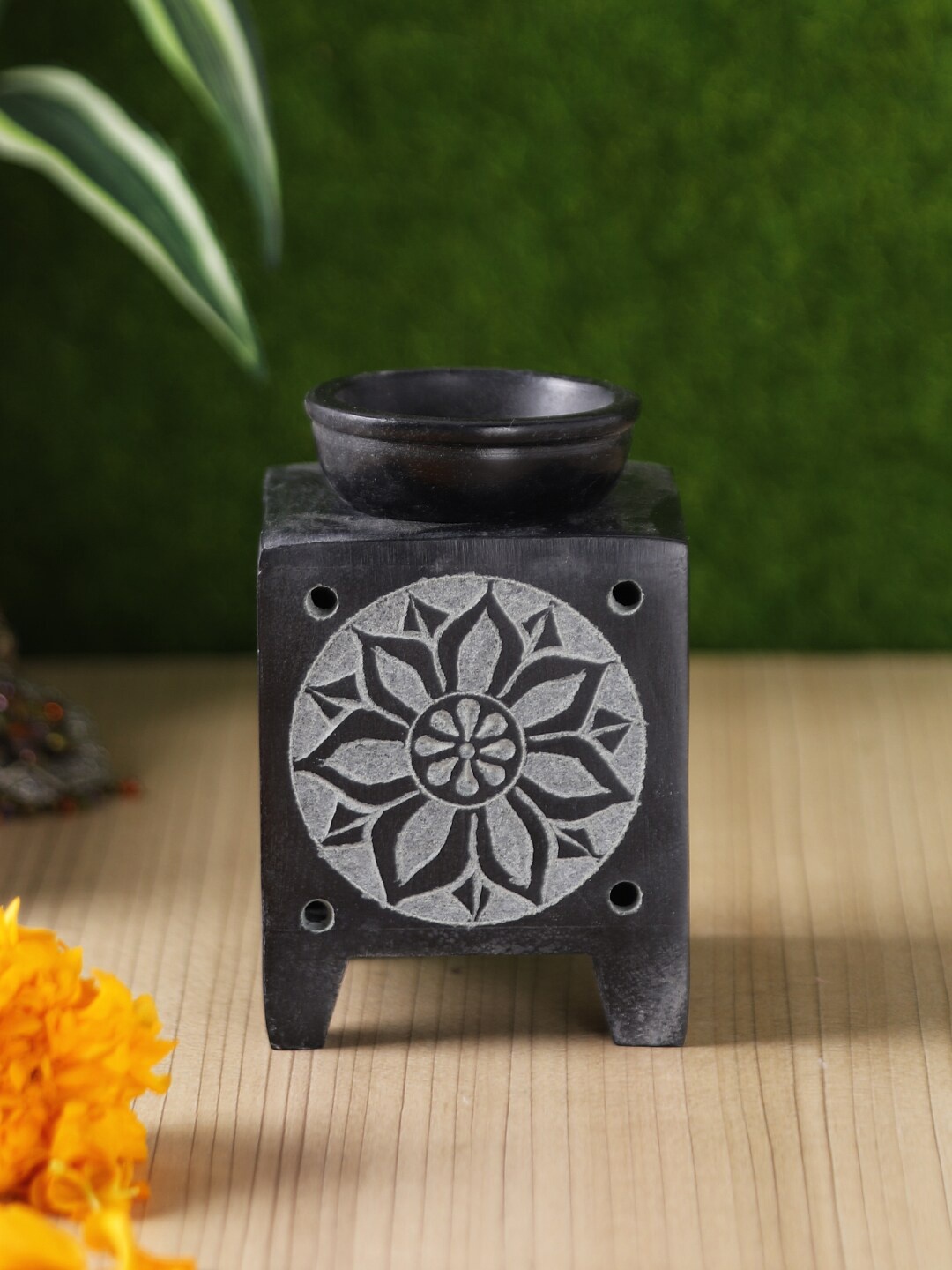 

Aapno Rajasthan Black Tealight Holder with Oil Diffuser