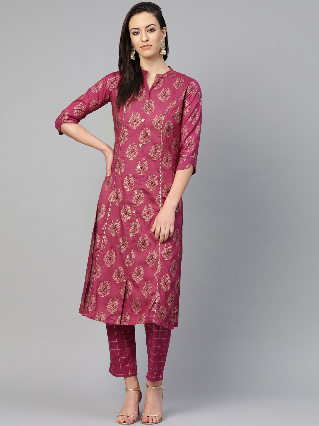 

Ishin Women Paisley Foil Printed Pure Cotton Kurta with Trousers, Maroon