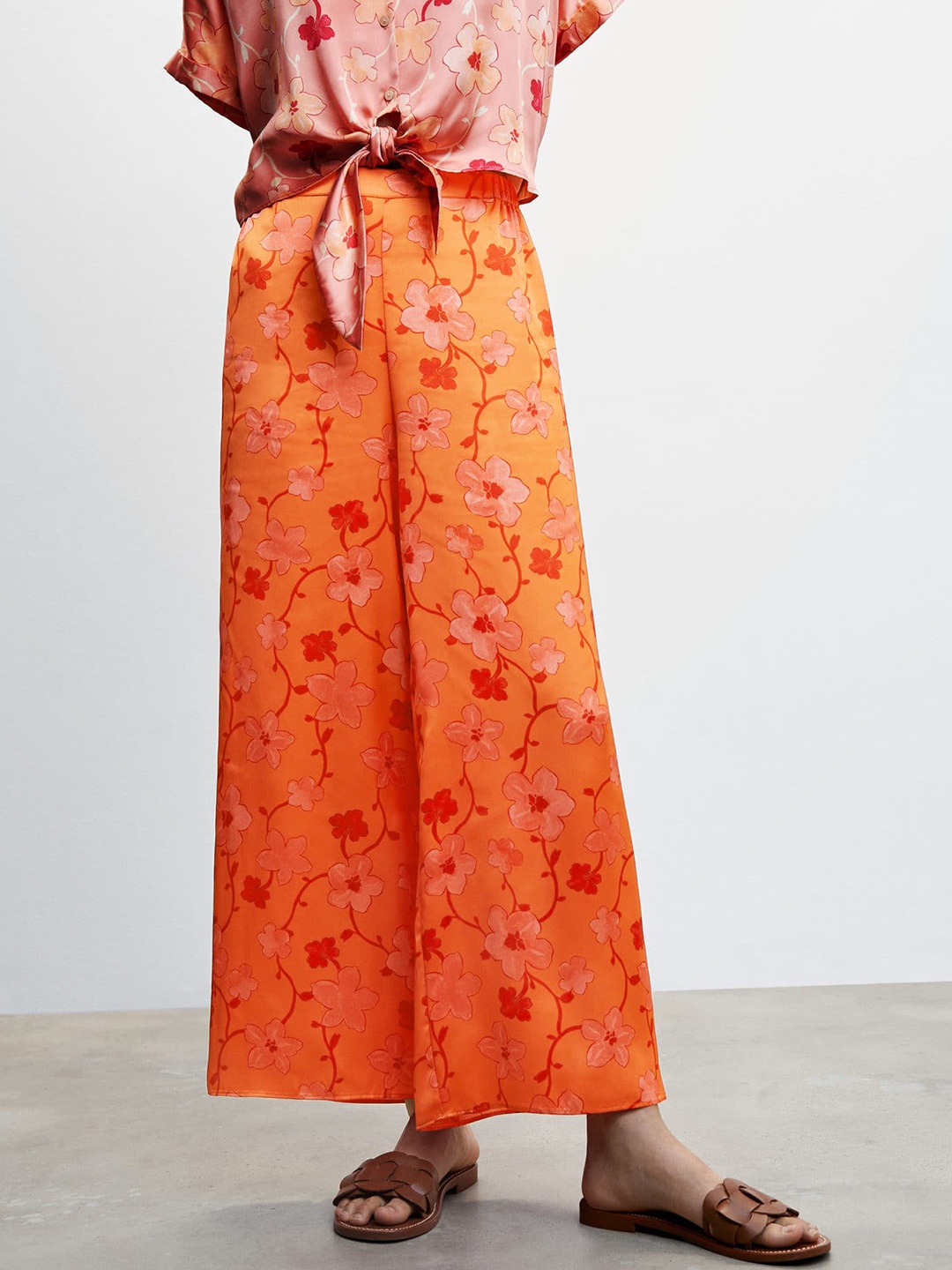 

MANGO Women RegularSatin Finish Floral Printed Trousers, Orange