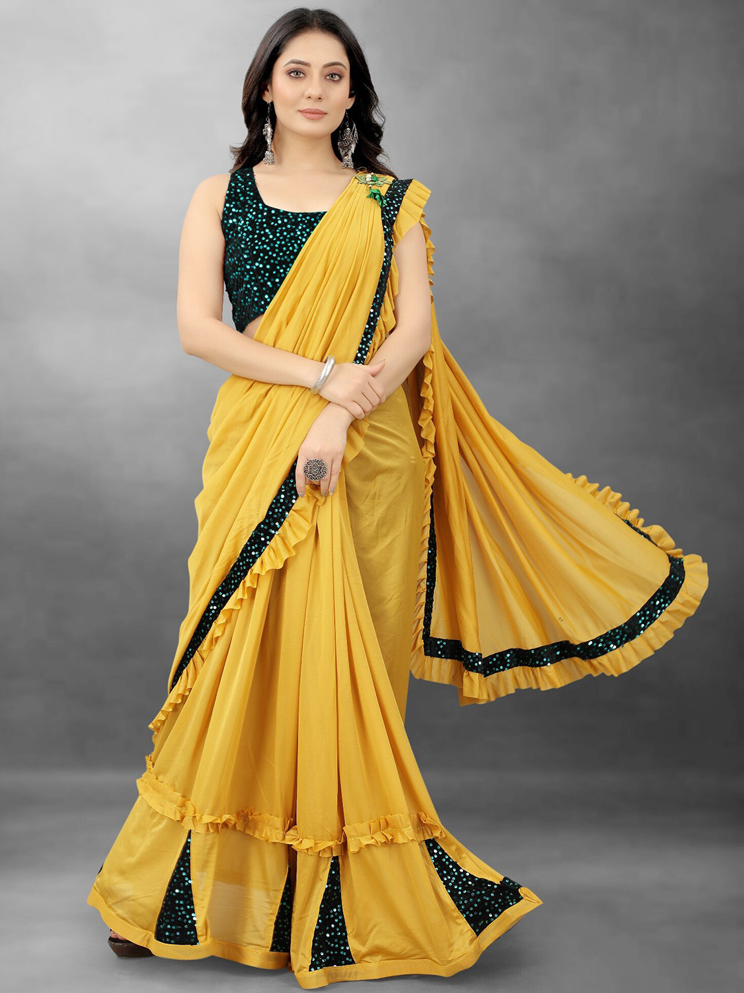 

APNISHA Sequinned Embroidered Saree, Yellow