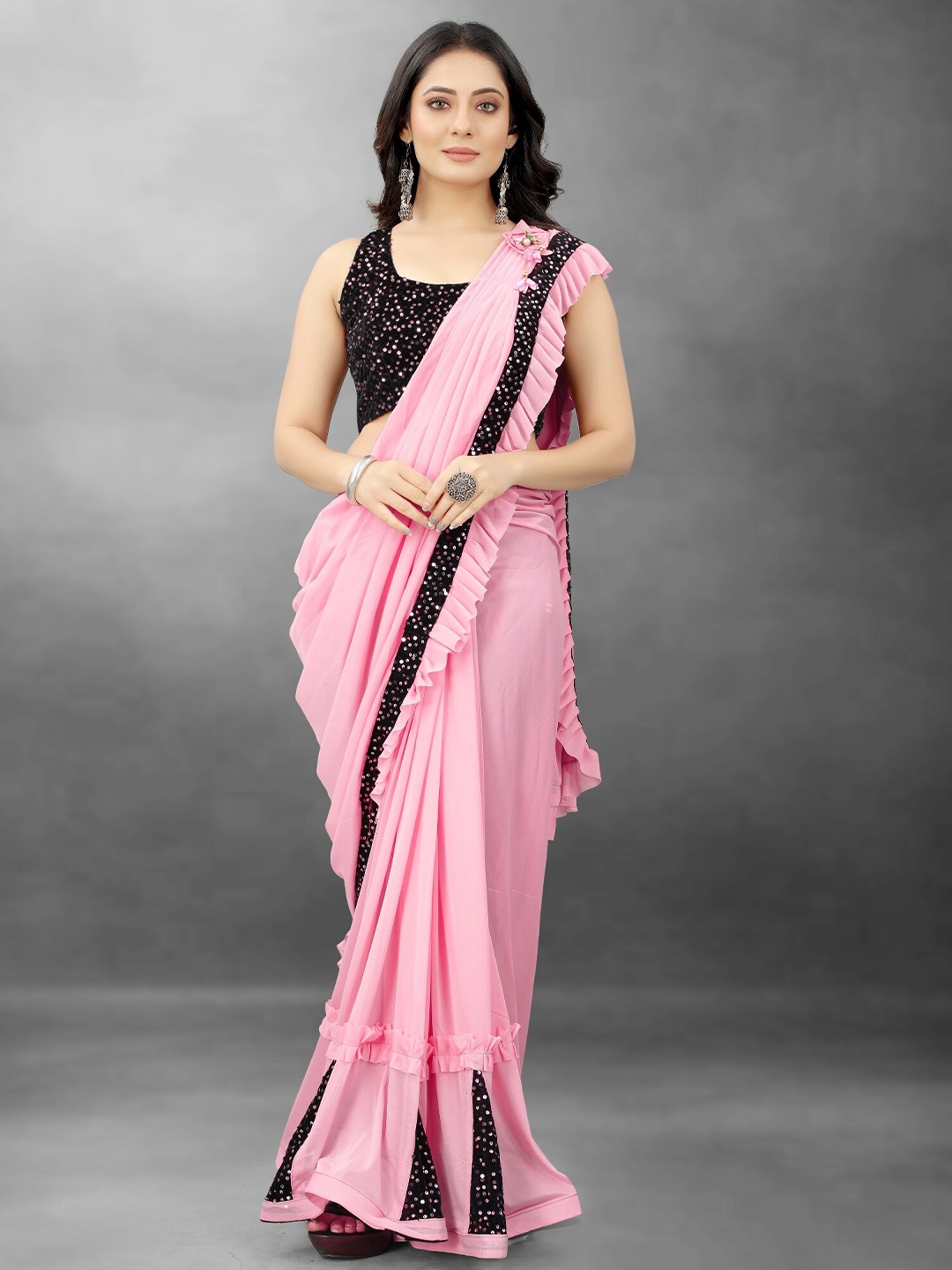 

APNISHA Sequinned Embroidered Saree, Pink