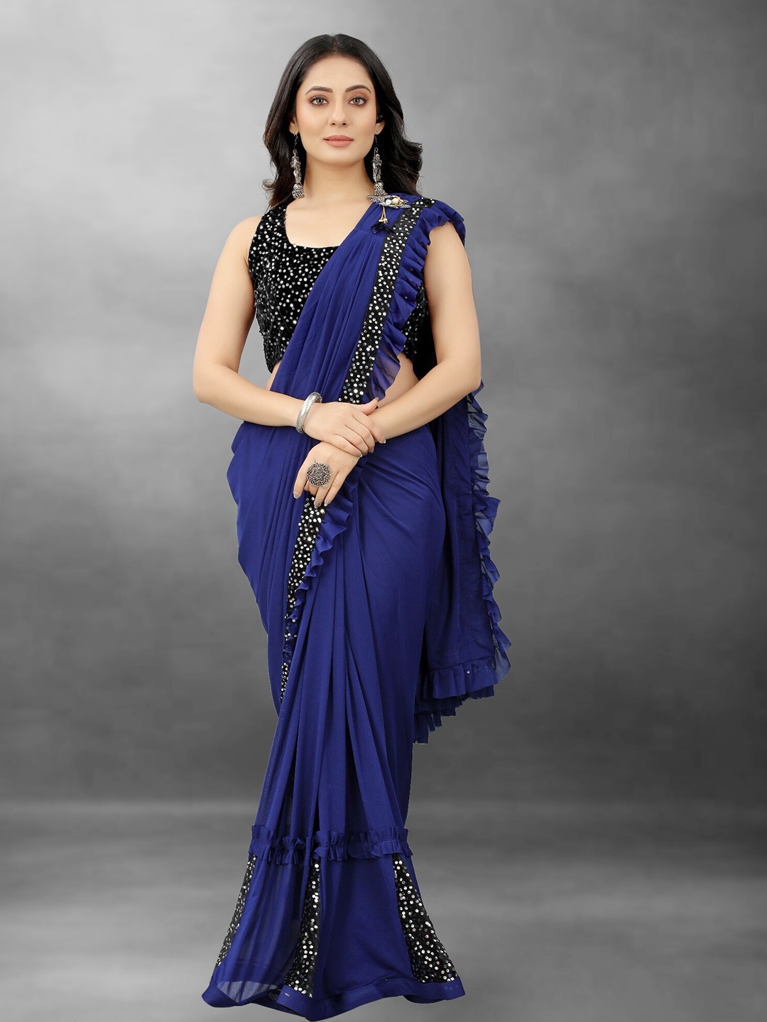 

APNISHA Sequinned Embroidered Saree, Blue