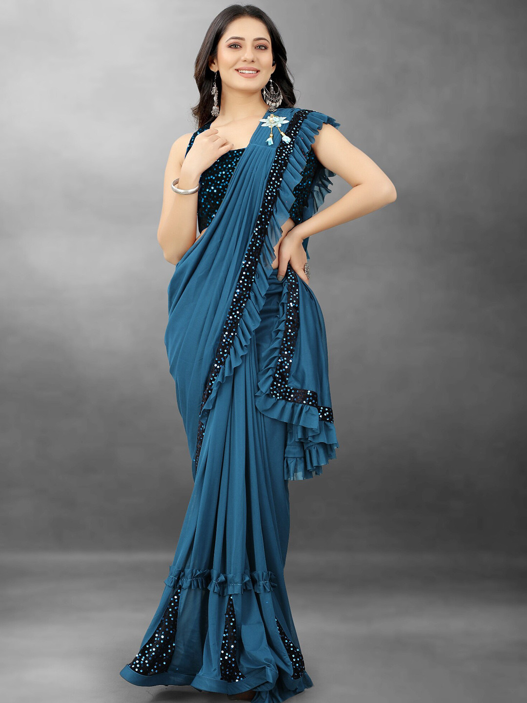 

APNISHA Sequinned Embroidered Saree, Turquoise blue