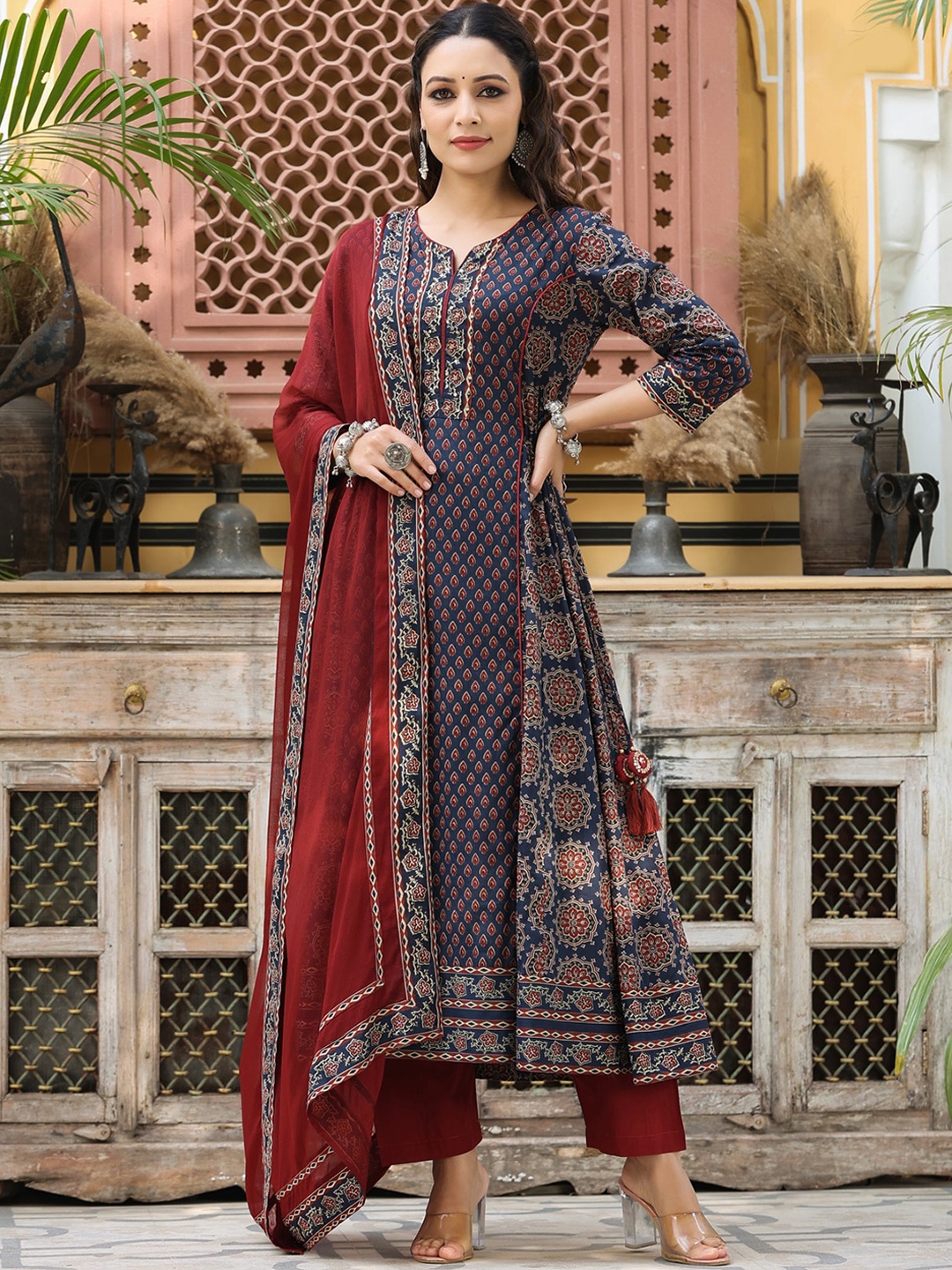 

Rain & Rainbow Ethnic Motifs Printed Sequinned Pure Cotton Kurta Set, Blue