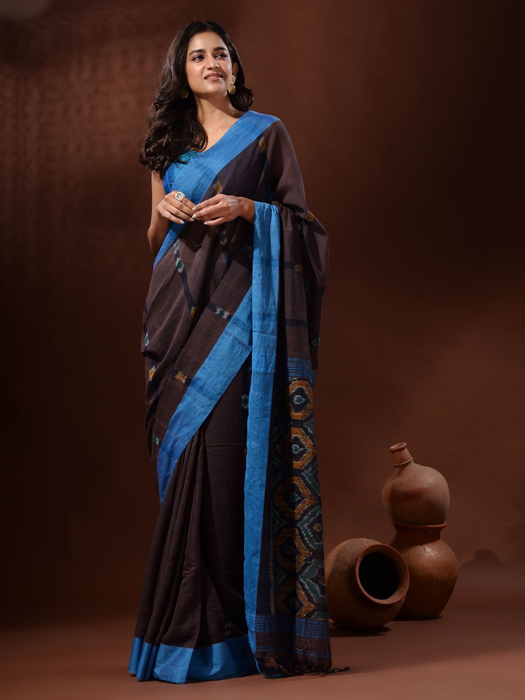 

Charukriti Woven Design Pure Cotton Saree, Brown