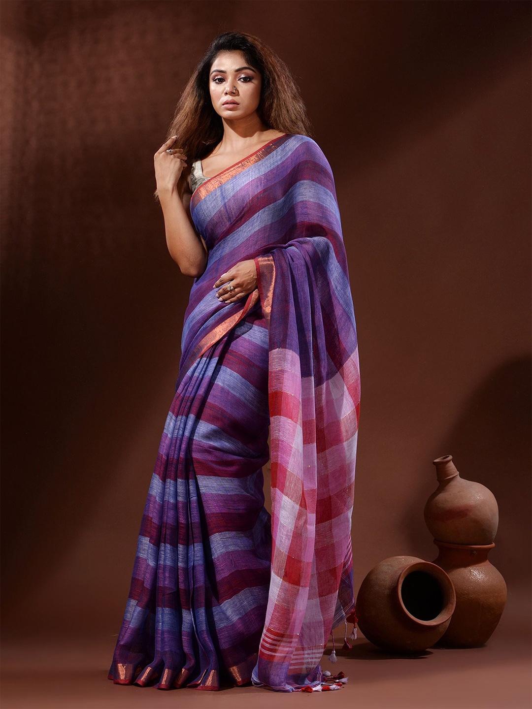 

Charukriti Colourblocked Zari Pure Linen Saree, Blue