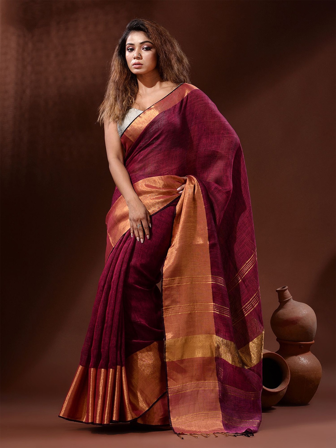 

Charukriti Zari Pure Linen Saree, Magenta