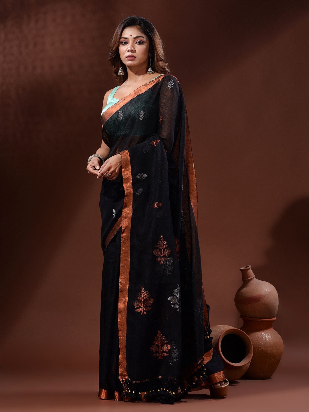 

Charukriti Woven Design Zari Pure Linen Saree, Black
