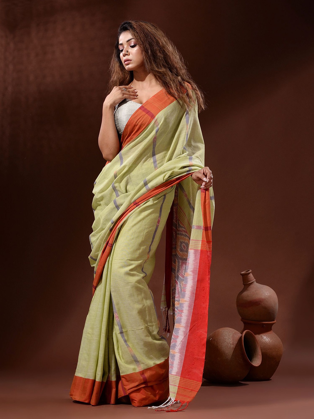 

Charukriti Woven Design Pure Cotton Saree, Green