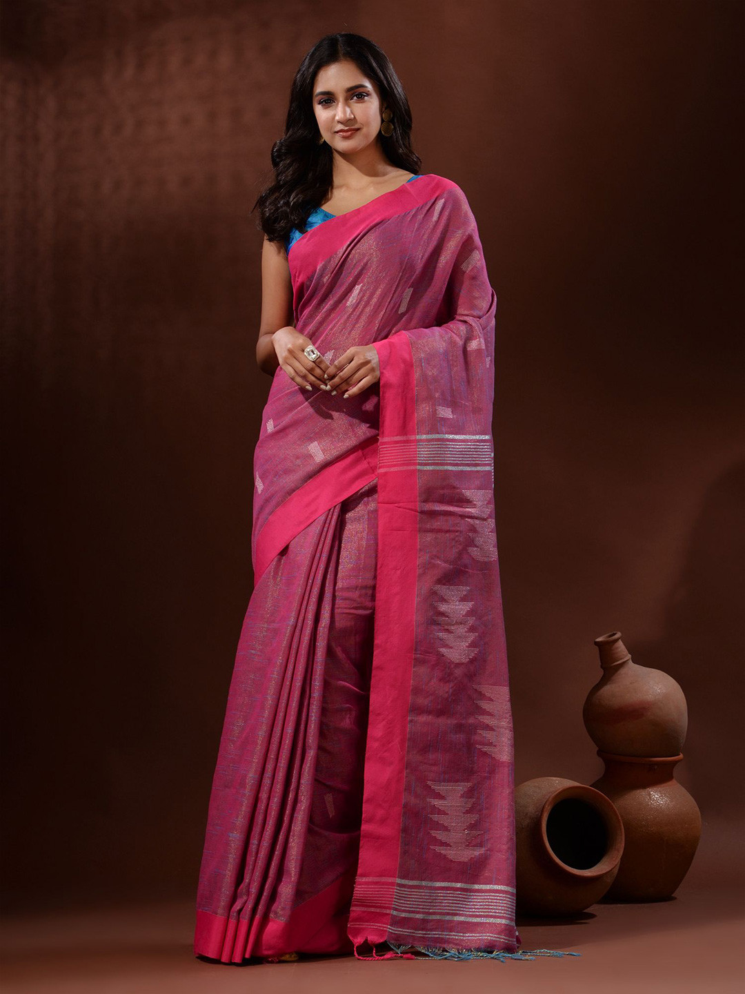 

Charukriti Woven Design Tissue Saree, Magenta