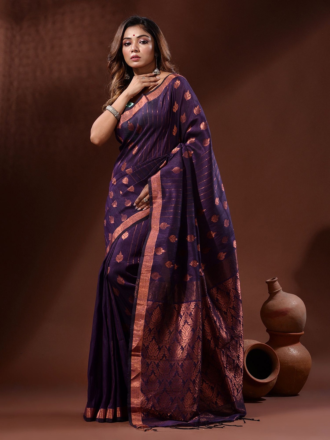 

Charukriti Woven Design Zari Pure Linen Saree, Violet