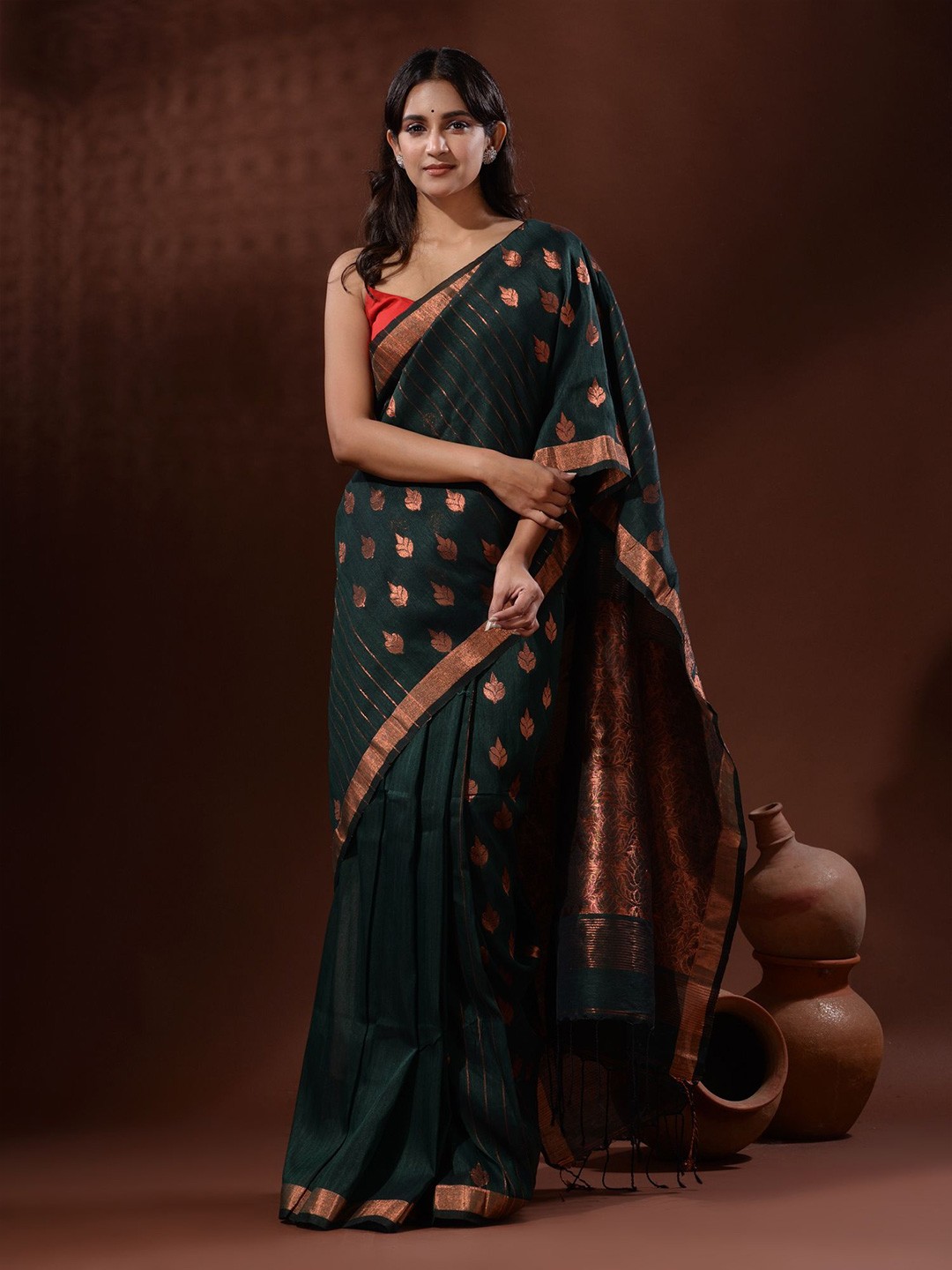 

Charukriti Woven Design Zari Pure Linen Saree, Green