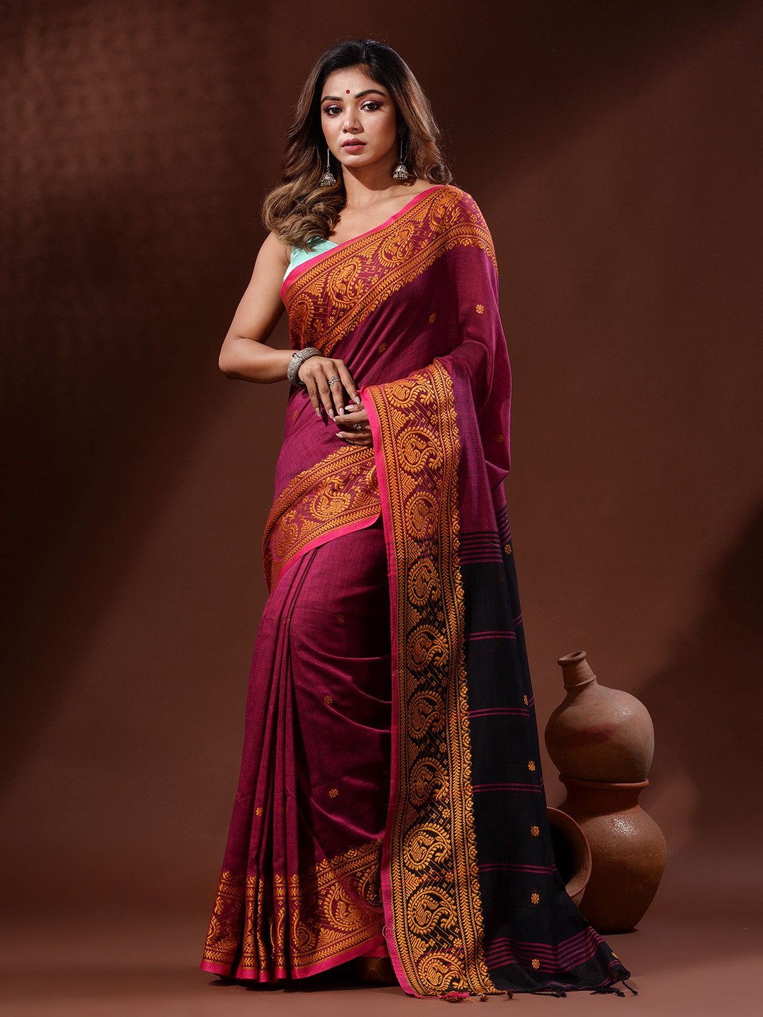 

Charukriti Woven Design Zari Pure Cotton Saree, Magenta