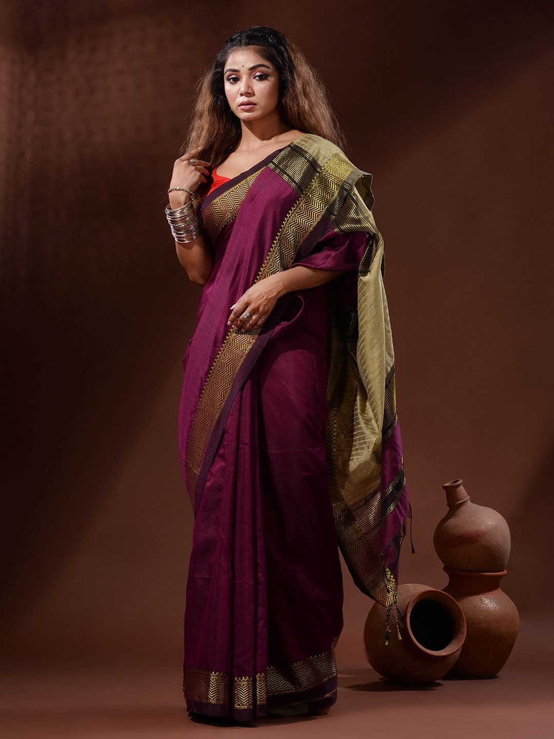 

Charukriti Zari Silk Cotton Saree, Magenta