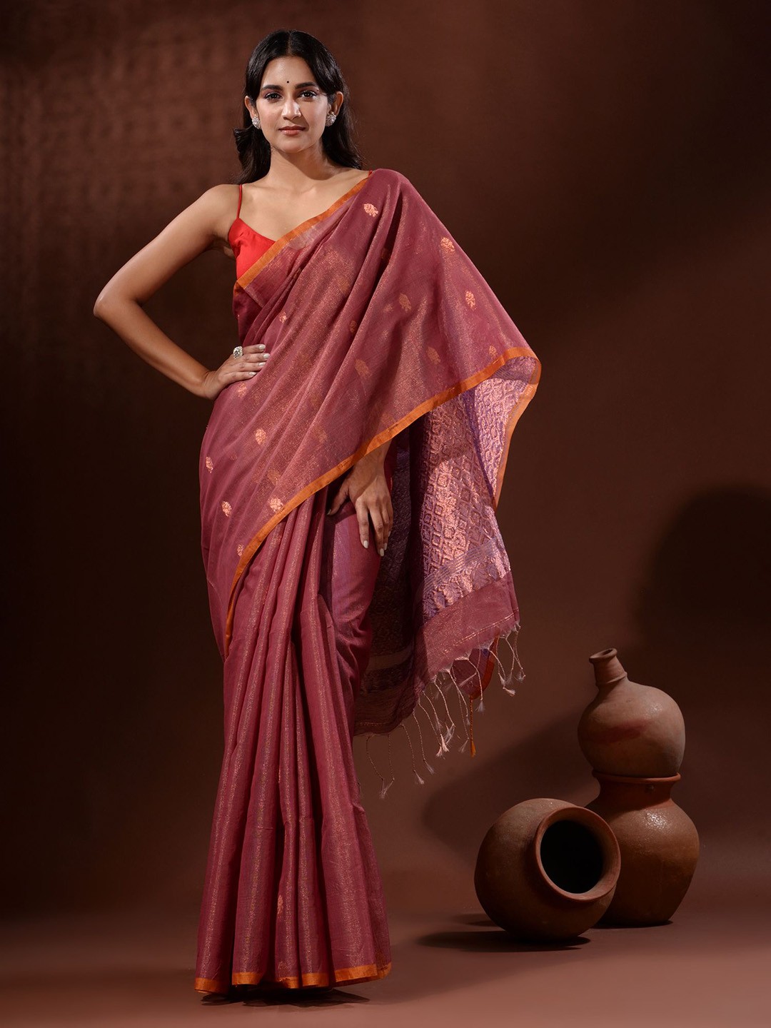 

Charukriti Woven Design Zari Tissue Saree, Burgundy
