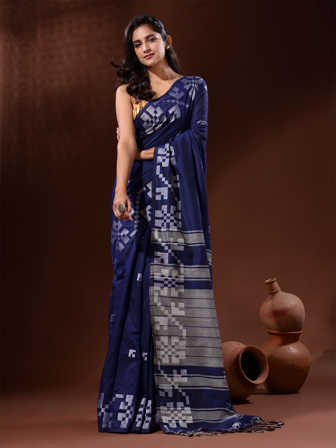 

Charukriti Navy Blue & Grey Woven Design Pure Cotton Saree