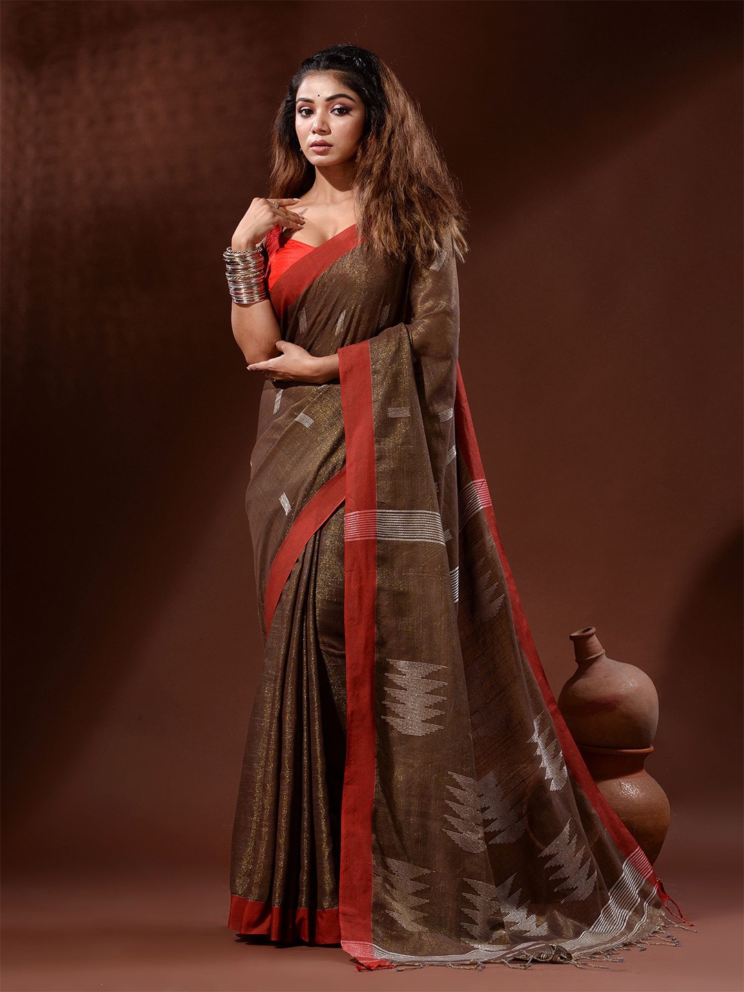 

Charukriti Woven Design Tissue Saree, Brown