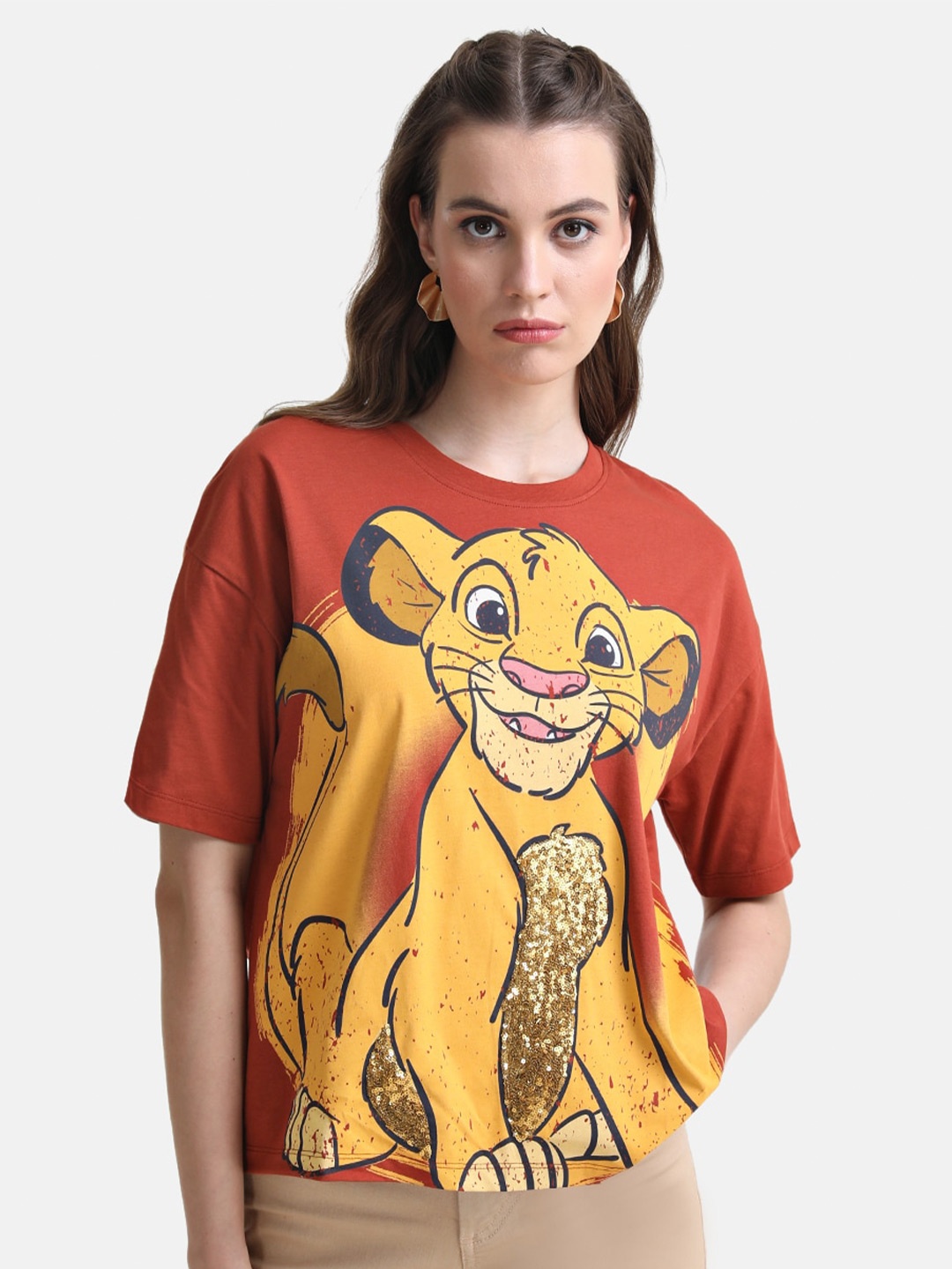 

Kazo Women Lion King Printed Drop-Shoulder Sleeves Loose Disney T-shirt, Brown