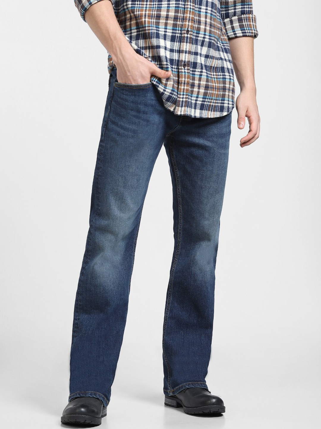 

Jack & Jones Men Bootcut Low Distress Light Fade Cotton Jeans, Blue