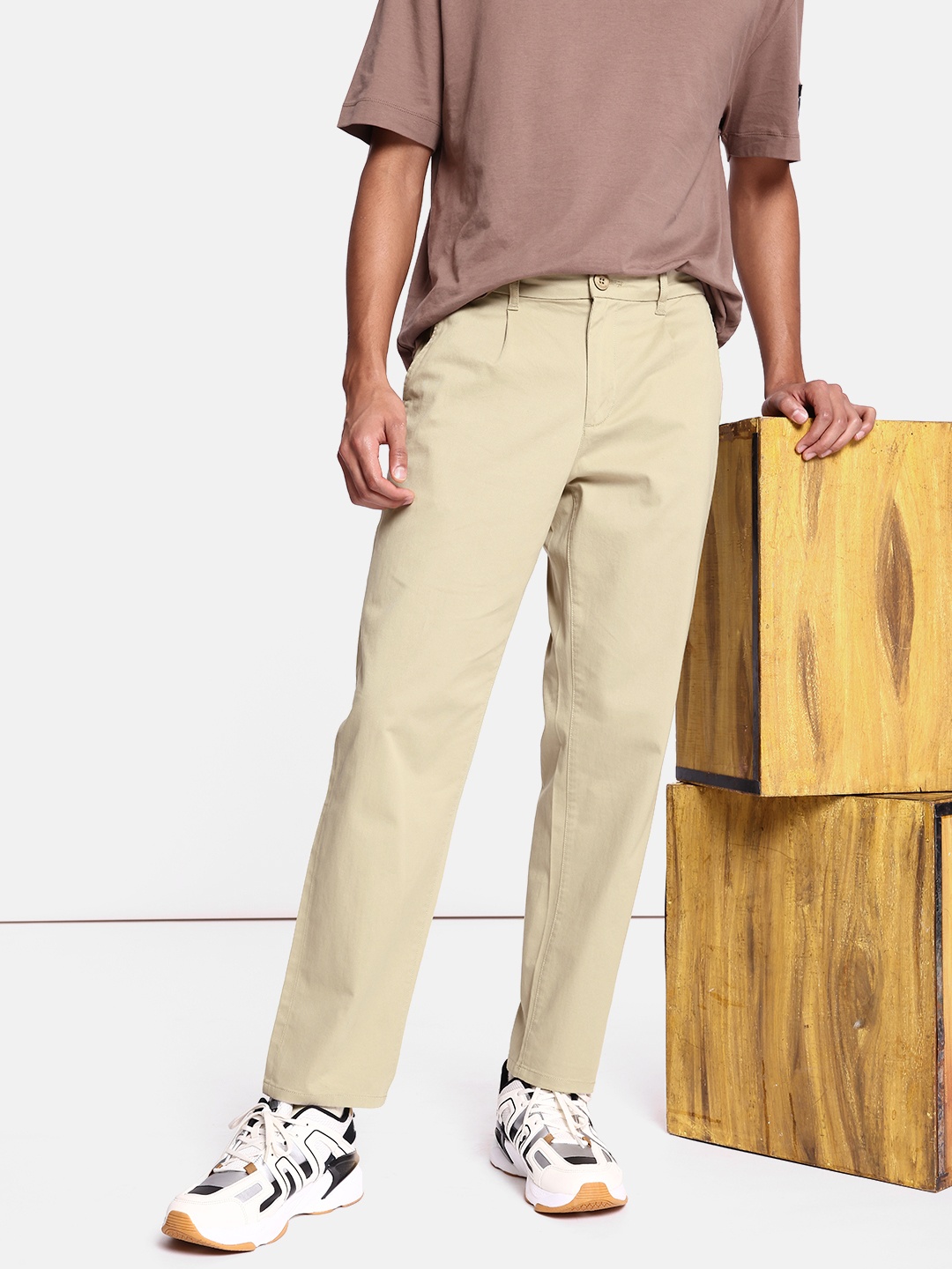 

The Roadster Life Co. Men Earthy Beige Mid-Rise Pleated The Super Wide Smart Chinos