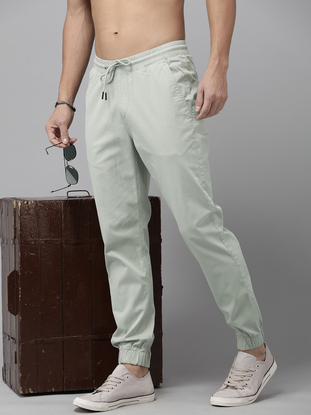 

The Roadster Life Co. Men Mid-Rise Joggers Trousers With Drawstring Closure, Green