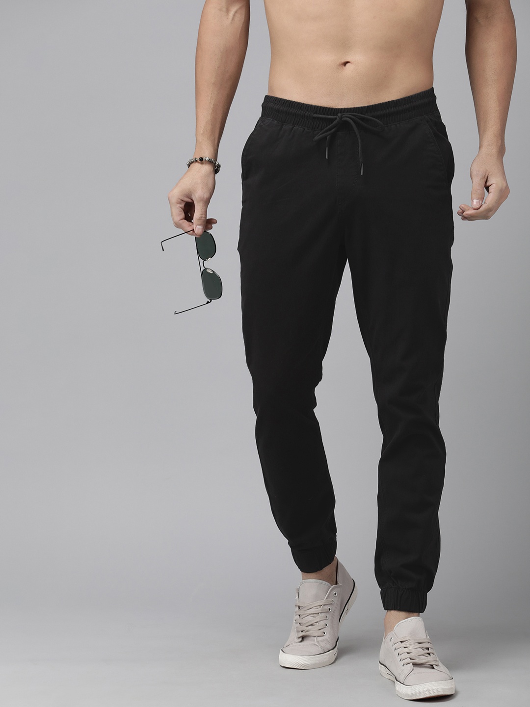 

The Roadster Lifestyle Co. Men Regular Fit Solid Pleated Joggers, Black