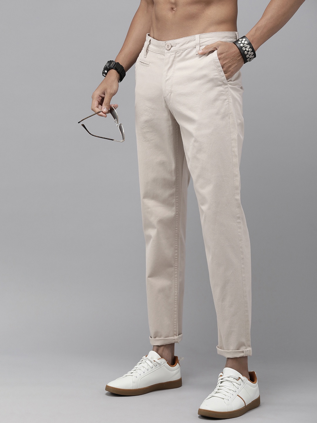 

The Roadster Life Co. Men Chinos Trousers, Beige