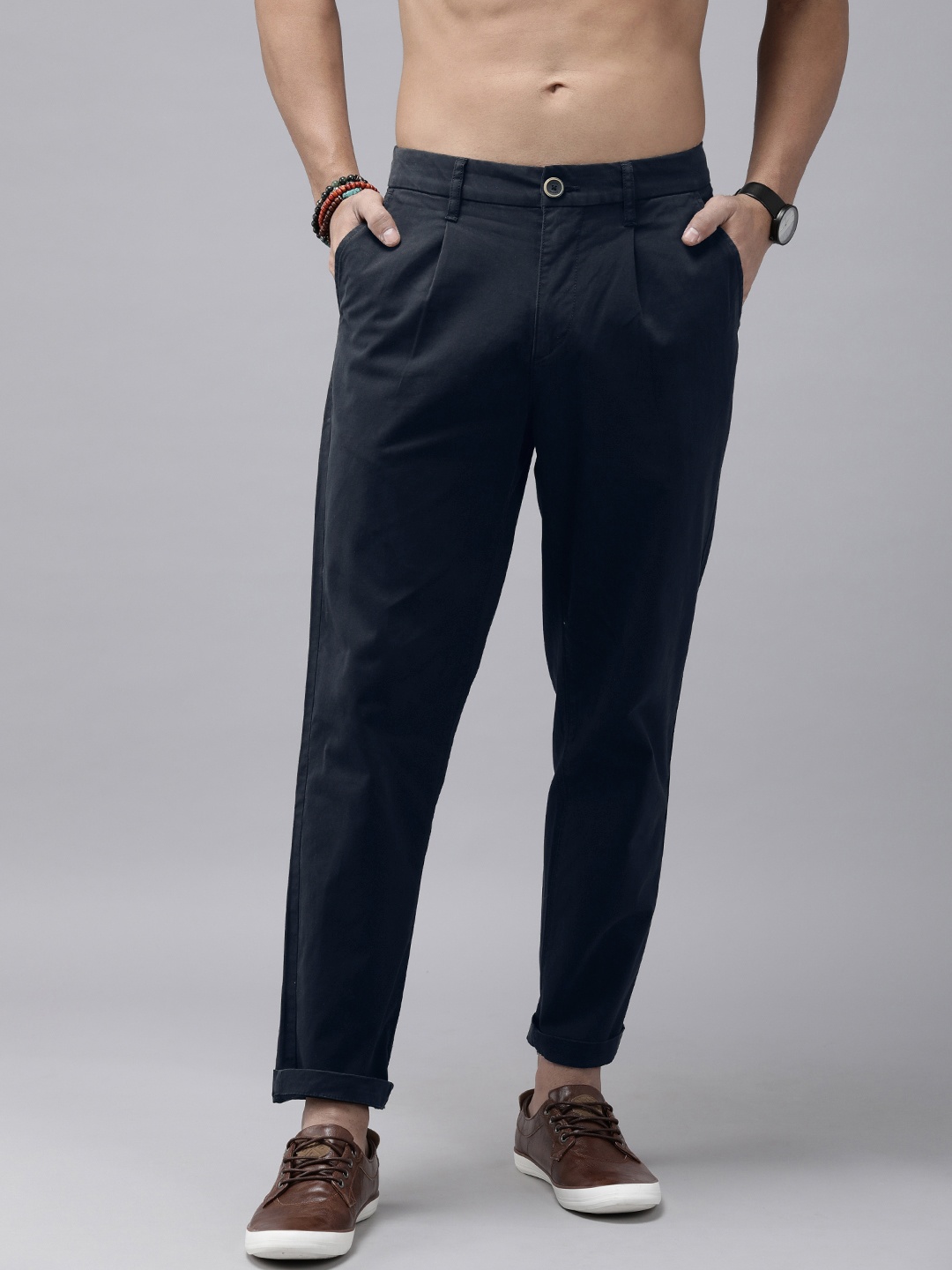 

The Roadster Lifestyle Co. Men Solid Relaxed Fit Pleated Chinos Trousers, Navy blue