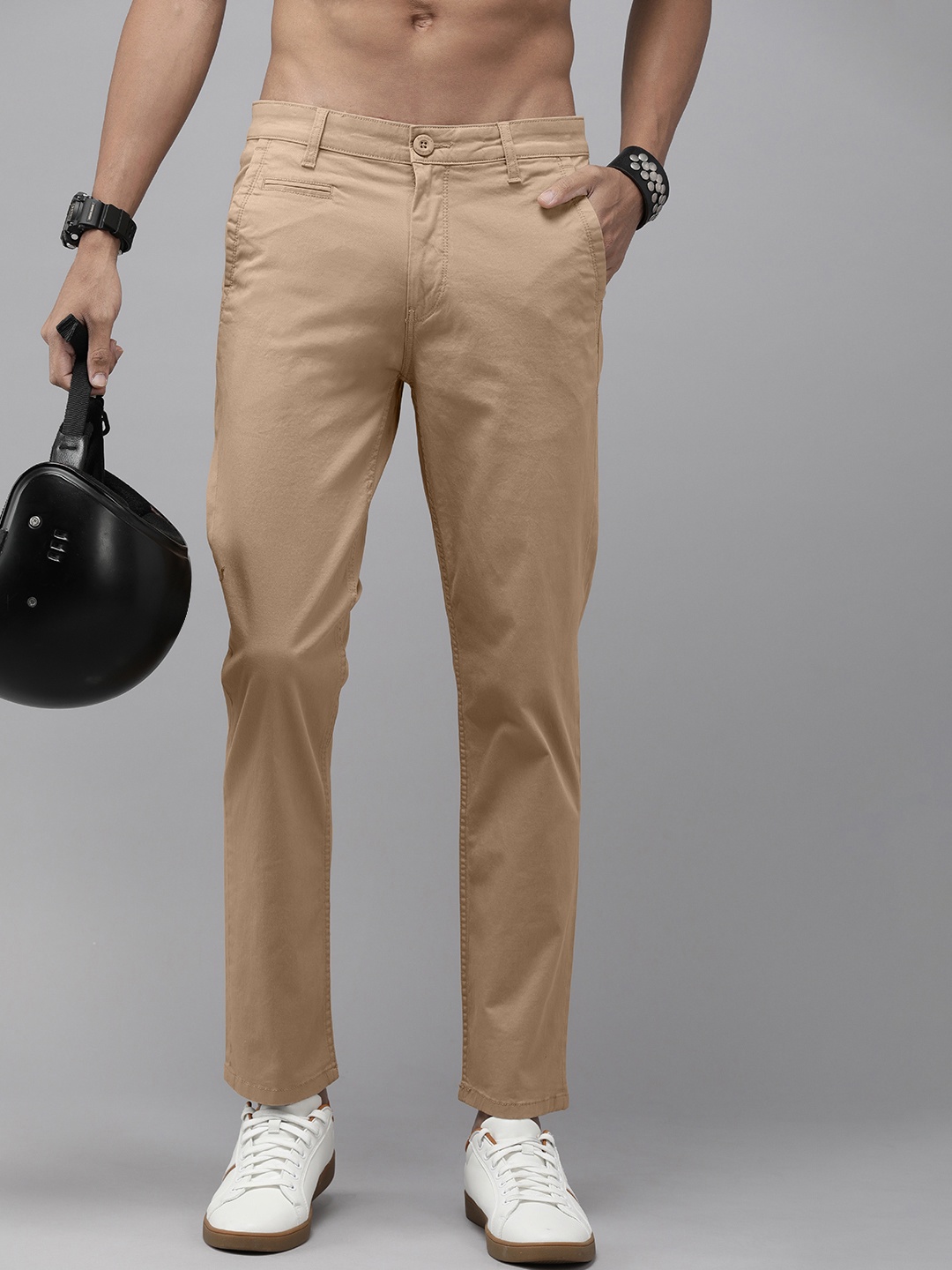 

The Roadster Life Co. Men Chinos Trousers, Brown